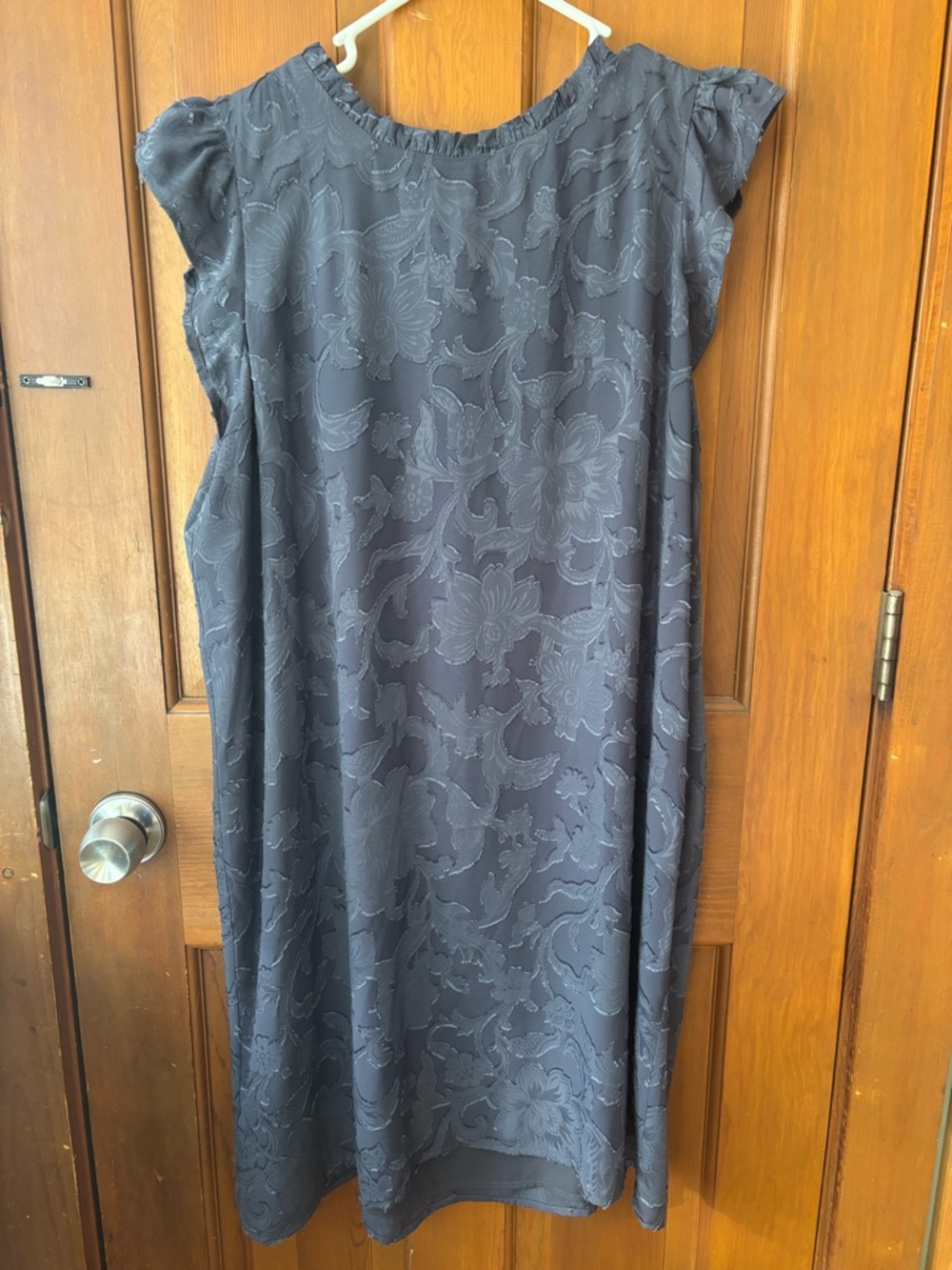 LOFT Charcoal Grey Floral Jacquard Midi Dress with Cap Sleeves - Picture 4 of 4